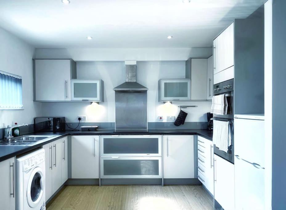 New Luxurious And Business Apt Appartement Swansea Buitenkant foto