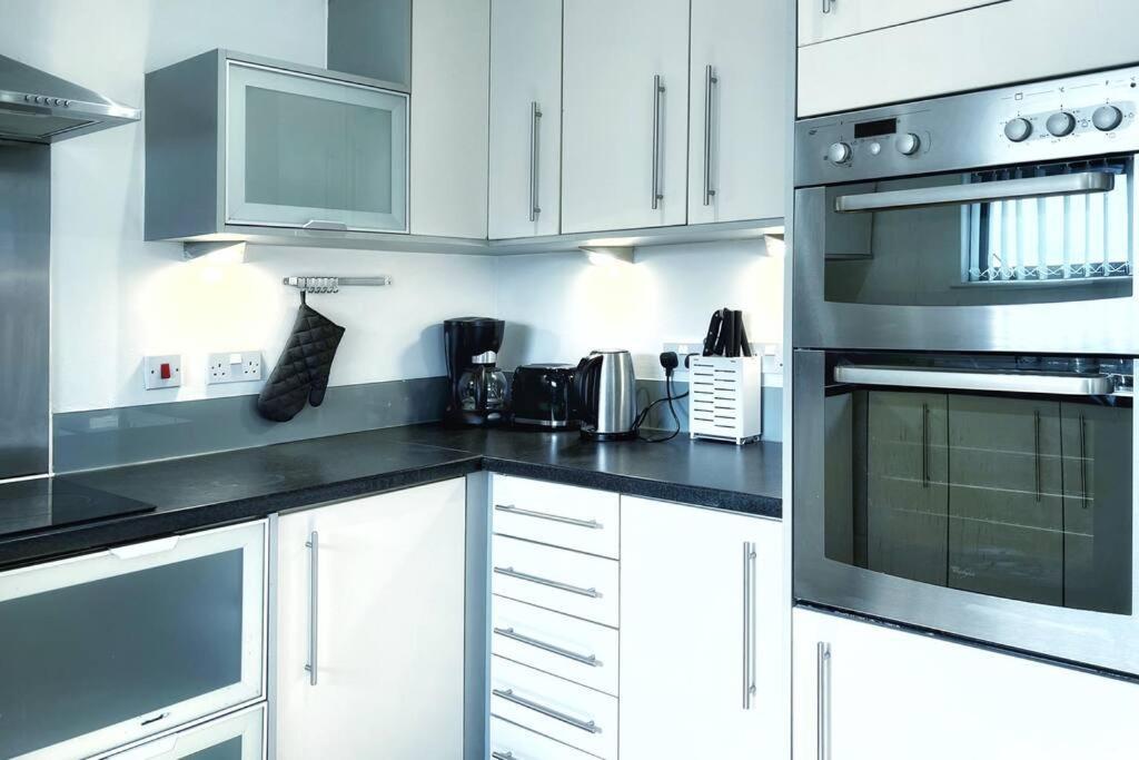 New Luxurious And Business Apt Appartement Swansea Buitenkant foto